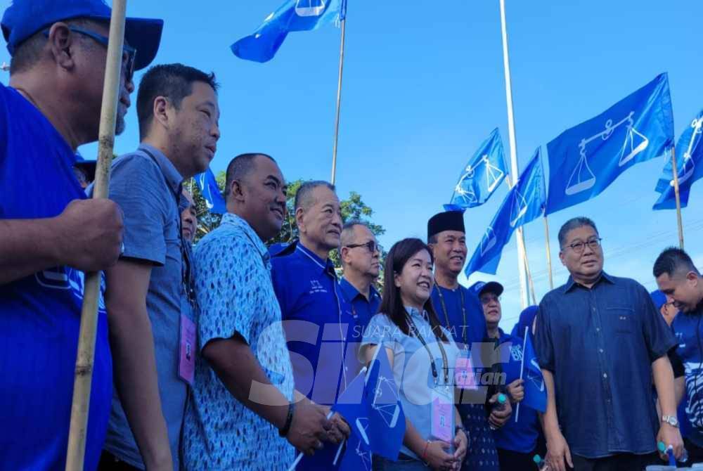 Image from: Muda, PH supporters exchange chants as BN candidate arrives to cries of 'Maju Johor'