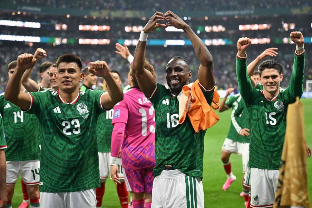 Image from: Mexico end 40-year World Cup knockout curse with win over Ecuador