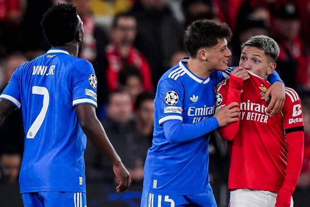 Image from: Why did Egypt's coach make an 'X' with his arms? Inside FIFA's anti-racism protocol