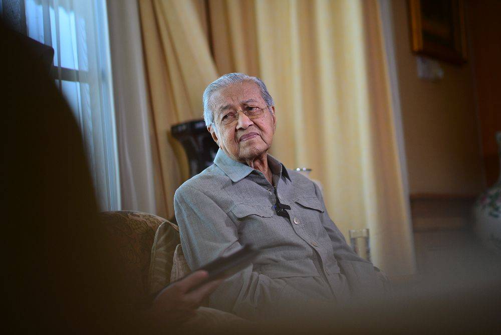 Image from: Tun M marks 101st birthday, thanks Malaysians for their heartfelt wishes