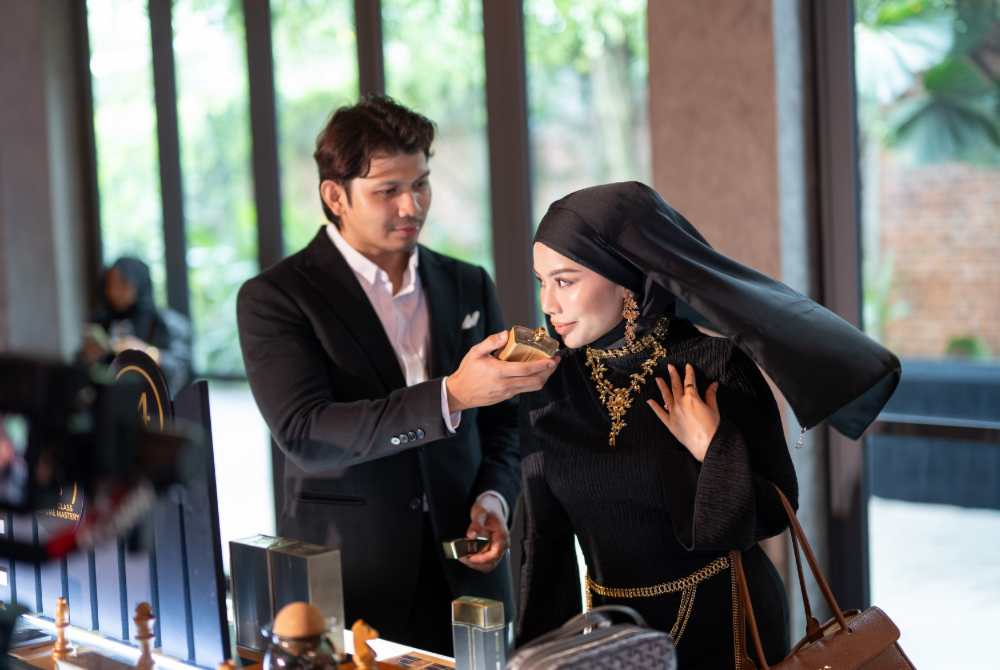 Image from: Romano, Enchanteur Luxe debut first Elixir de Parfum collections in Malaysia