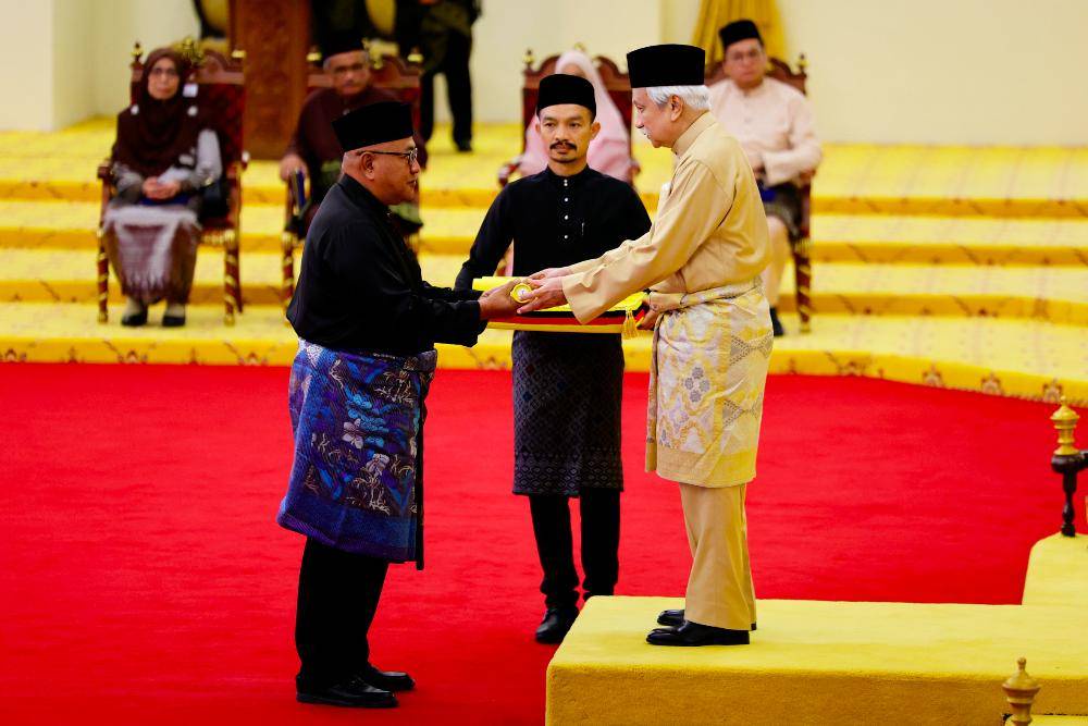 Image from: 10 assemblymen take oath as Negeri Sembilan exco members