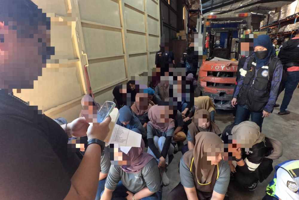 Image from: 22 Indonesians jailed two months for using fake MyKad