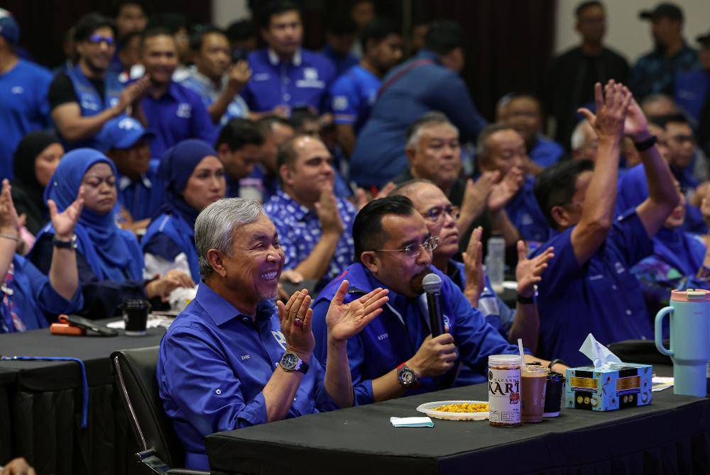 Image from: Trust between Anwar, Zahid at all-time low after BN-PN alliance - KJ