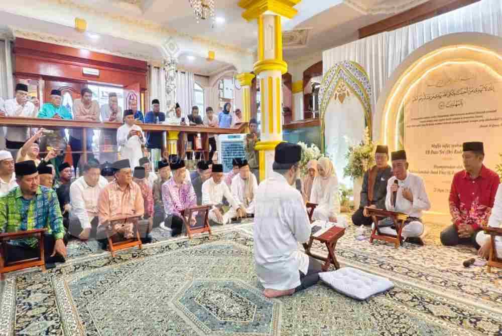 Image from: Pitas assemblyman and family embrace Islam after reciting syahadah