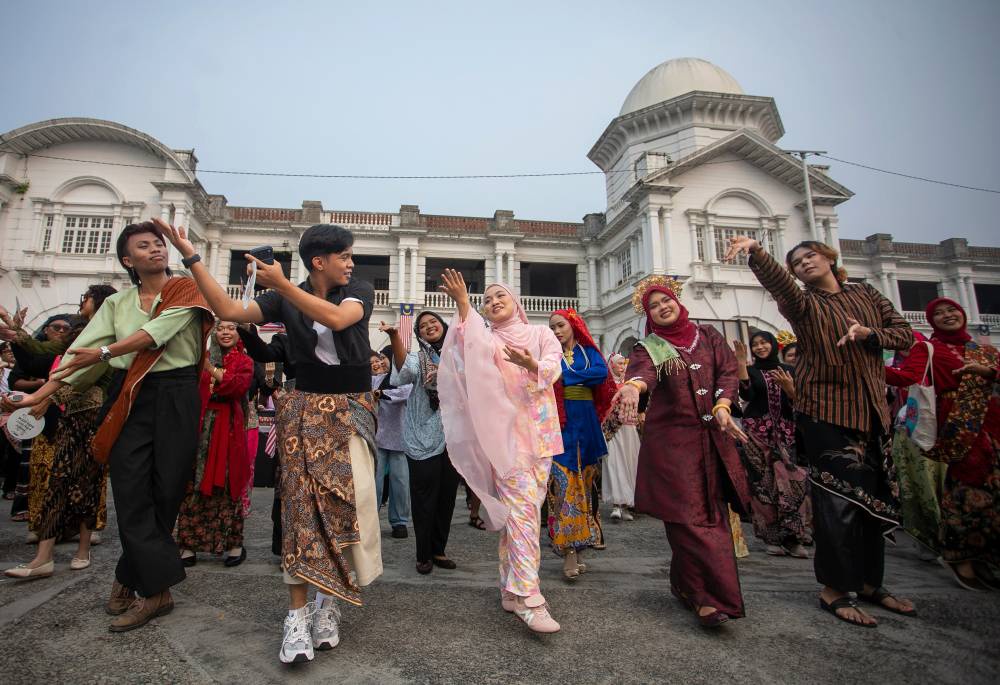Image from: Keretapi Sarong 2026 brings Malaysians together in traditional attire