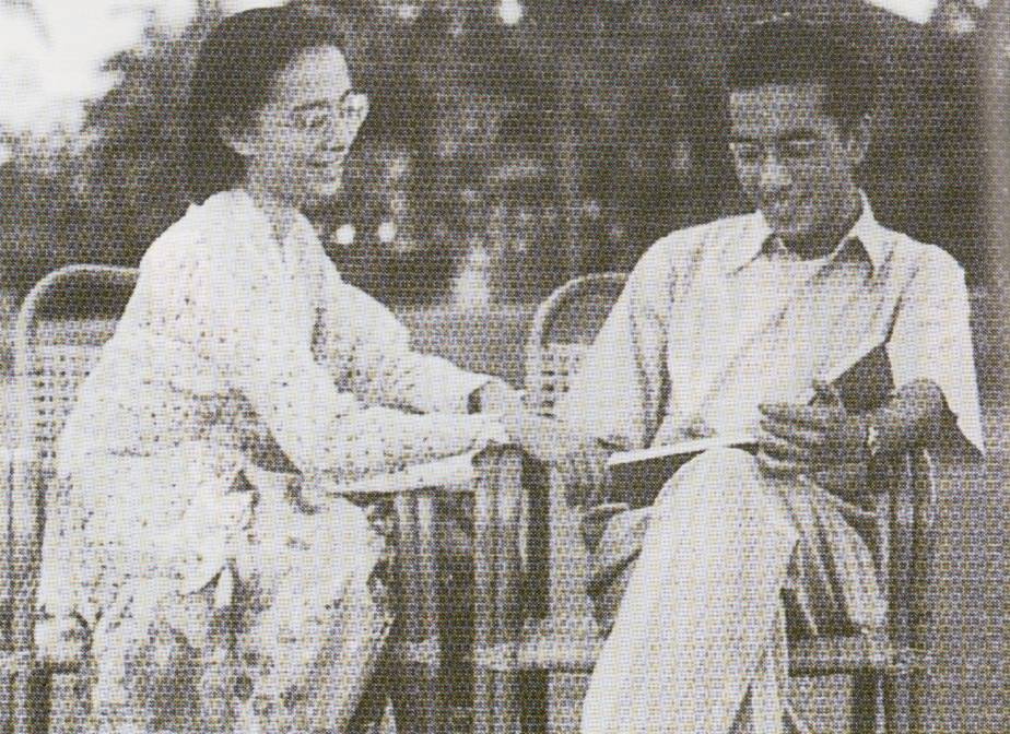 Image from: The woman behind the legacy - this is Tun Dr Hasmah