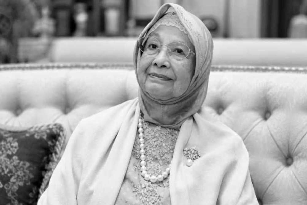 Image from: ‘Stay strong, Tun M’: Malaysians surround Mahathir with love after Tun Dr Hasmah’s passing