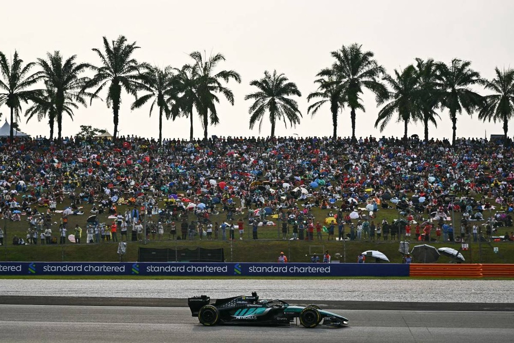 Image from: 261,000 fans pack Sepang for F1's historic comeback, 103,000 on Race Day