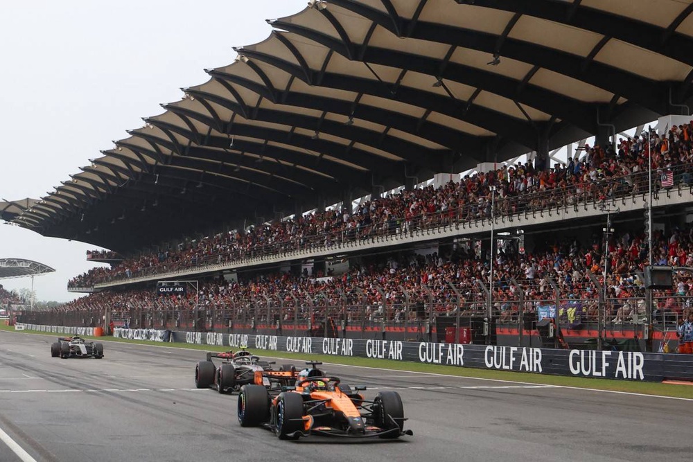 Image from: 261,000 fans pack Sepang for F1's historic comeback, 103,000 on Race Day