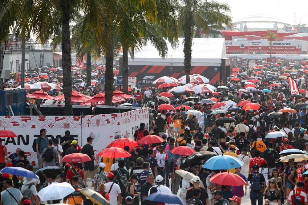 Image from: 261,000 fans pack Sepang for F1's historic comeback, 103,000 on Race Day