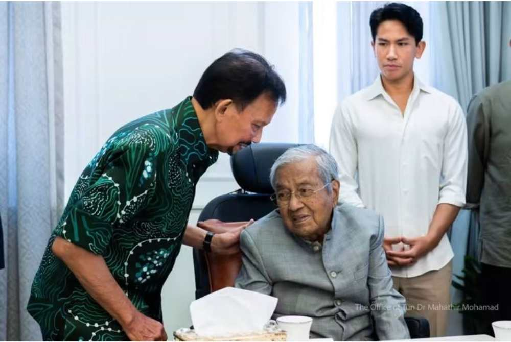 Image from: Brunei Sultan visits Tun M in IJN