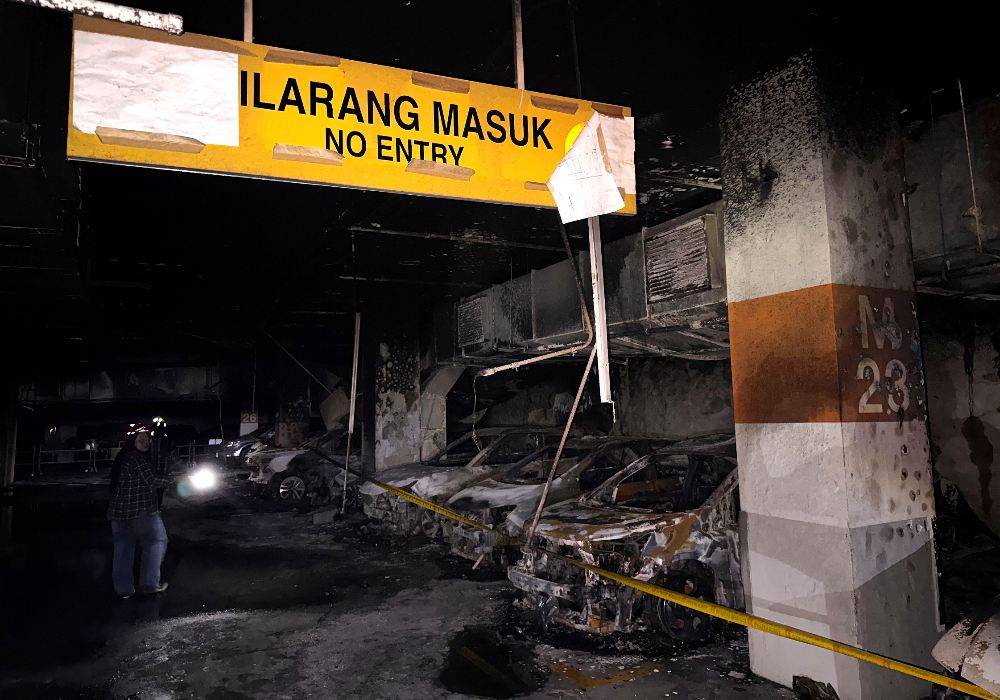 Image from: JB mall fire: 4WD believed involved, EV link only speculation - Fire Dept