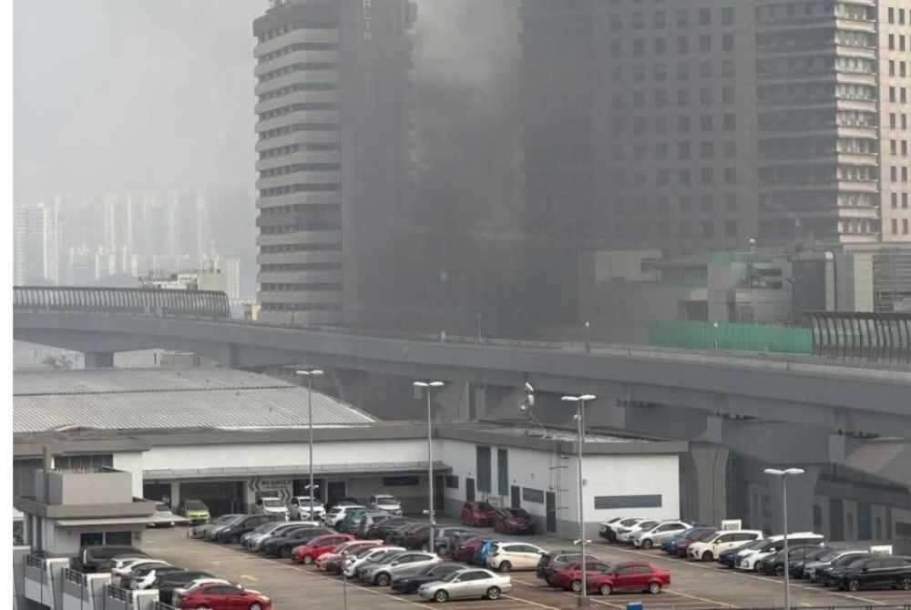Image from: 10 cars damaged in fire at JB City Square car park