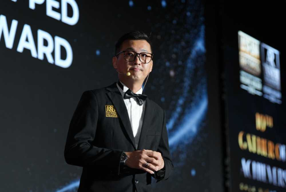 Image from: 205 records celebrated at ASEAN Records, ASIA Records gala night
