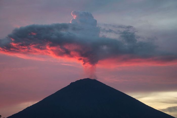 Image from: Tular Video Letusan Gunung Dukono, Pendaki Sempat Rakam Situasi Dari Atas