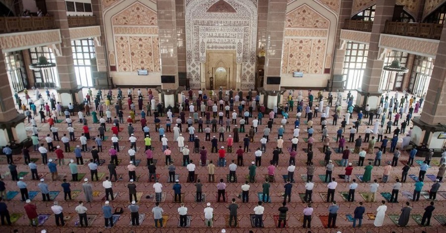 Image from: Sultan Pahang Titah Solat Jumaat Lebih Sesuai Diimarahkan Di Masjid Sedia Ada