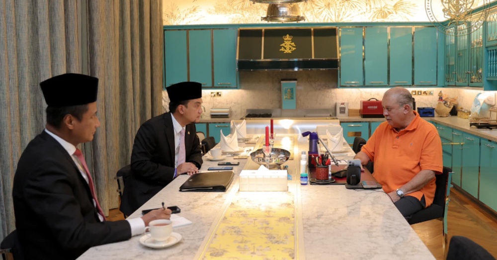 Image from: Istiadat Angkat Sumpah EXCO Johor Ditangguh Ke Esok