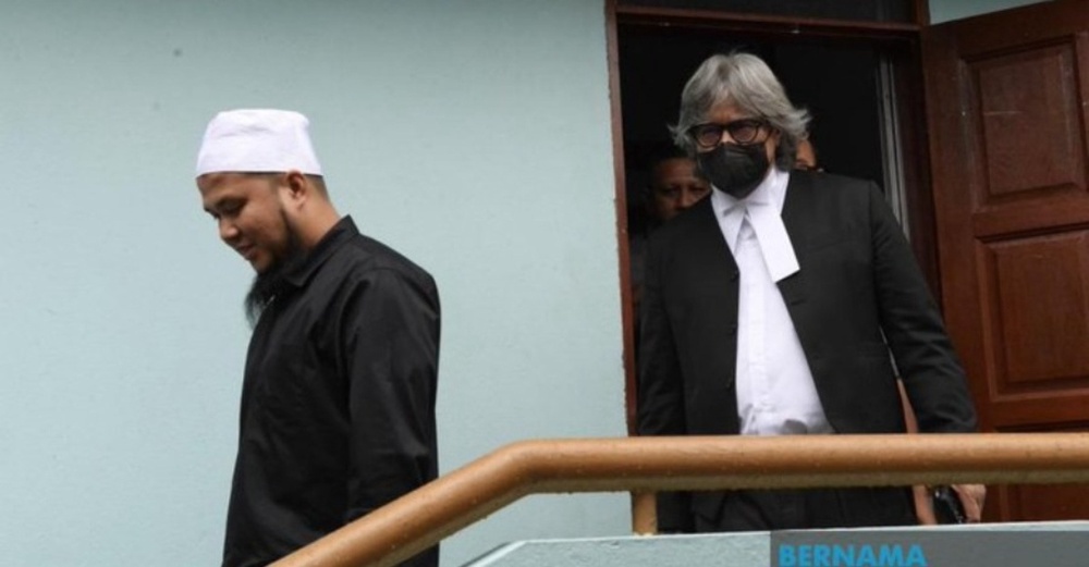 Image from: Kes Gangguan Seksual: Ebit Lew Diarah Bela Diri Atas 11 Pertuduhan