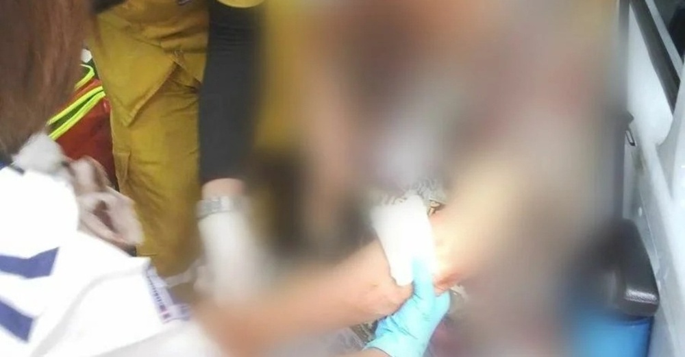 Image from: Suami Jadi Punca 10 Rumah Terbakar, Isteri Melutut Mohon Maaf Kepada Jiran