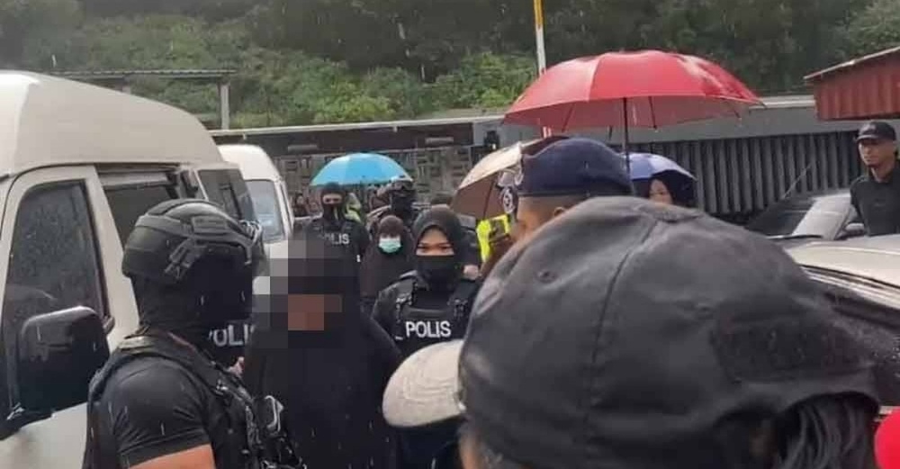 Image from: Kes Serang Balai Polis Ulu Tiram: Bapa, Anak Dipenjara 30 Tahun, Ibu Kena Penjara Empat Tahun