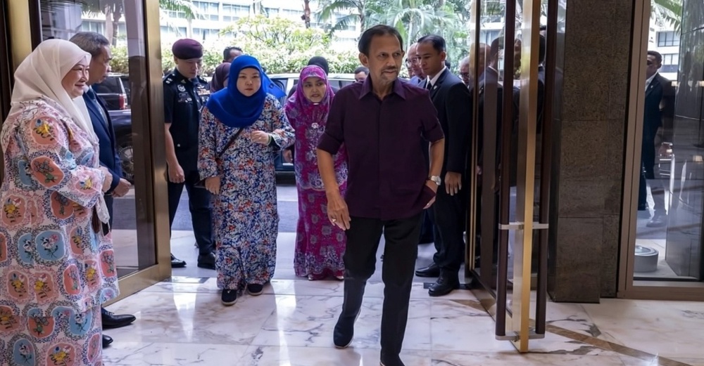 Image from: Gelaran ‘Yang Amat Mulia Pengiran Anak Isteri’ Menantu Sultan Brunei Ditarik Balik