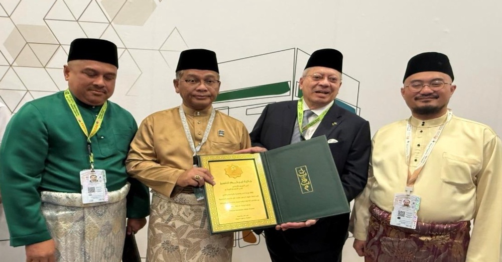 Image from: Kumpulan Pertama Jemaah Haji Malaysia Berlepas Ke Tanah Suci