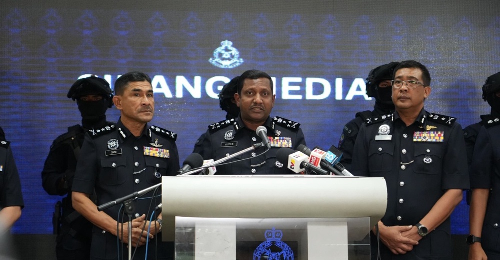 Image from: Dua Pemandu Bas Ditahan, Disyaki Miliki Syabu Di R&R Gua Musang