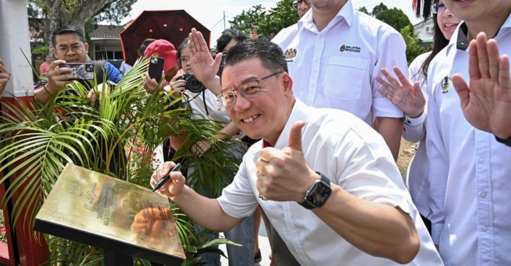 Image from: 100 Pelajar B40 Parlimen Teluk Intan Terpilih Sertai Program Anak Angkat Menteri KPKT