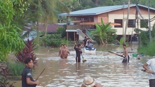 Image from: Bomba Bantu Pindah 48 Mangsa Terjejas Banjir Kilat Di Tawau