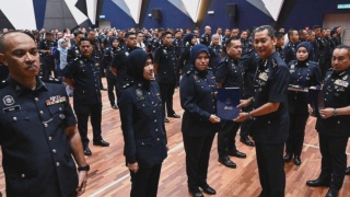 Image from: Polis Tahan Lelaki Cuba Samun Van Keselamatan, Rampas Semula Senjata Api