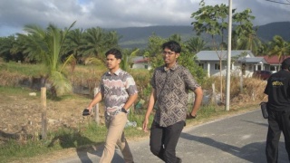 Image from: Lelaki Minta Edit Gambar Nampak Macam Di Hutan Amazon, Hasilnya Lain Macam