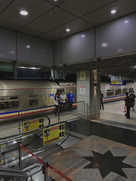 Image from: "Vibe" Raya, Lelaki Kongsi Pengalaman Eksklusif Dalam Gerabak KTM