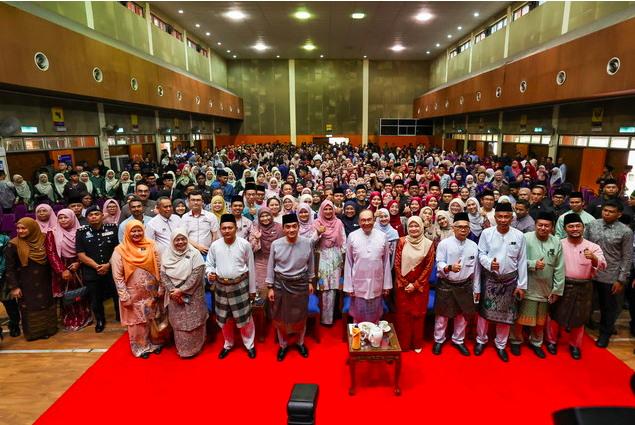 Image from: Kerajaan Teliti Pemberian Elaun Kepada Pelajar Tingkatan Enam - PM Anwar