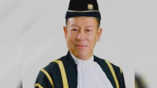 Image from: Azam Baki Zahirkan Penghargaan Ketuai SPRM Enam Tahun