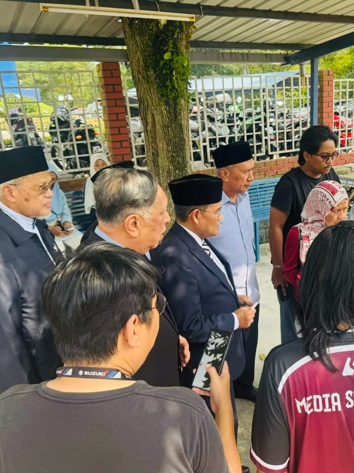 Image from: Hantaran Didakwa Hina Sultan Selangor: Ahli Dewan di-Raja Selangor Buat Laporan Polis