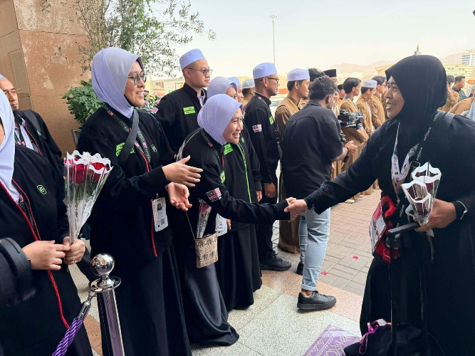 Image from: Kumpulan Pertama Jemaah Haji Malaysia Selamat Tiba Di Madinah