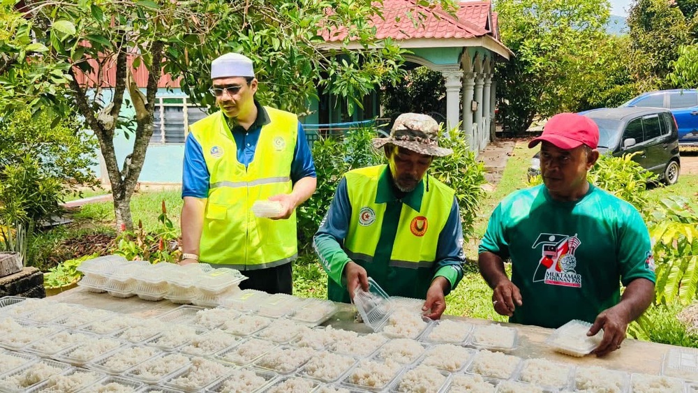 Image from: Hampir 150 Rumah Rosak Akibat Ribut, Mangsa Terima Bantuan Segera