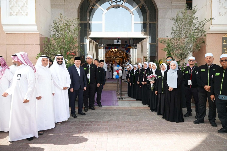 Image from: Kumpulan Pertama Jemaah Haji Malaysia Selamat Tiba Di Madinah