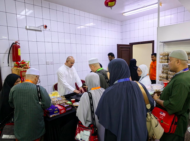 Image from: Dari Padang Bola Ke Dapur Makkah, Hairuddin Omar Sajikan Rasa Malaysia Untuk Jemaah