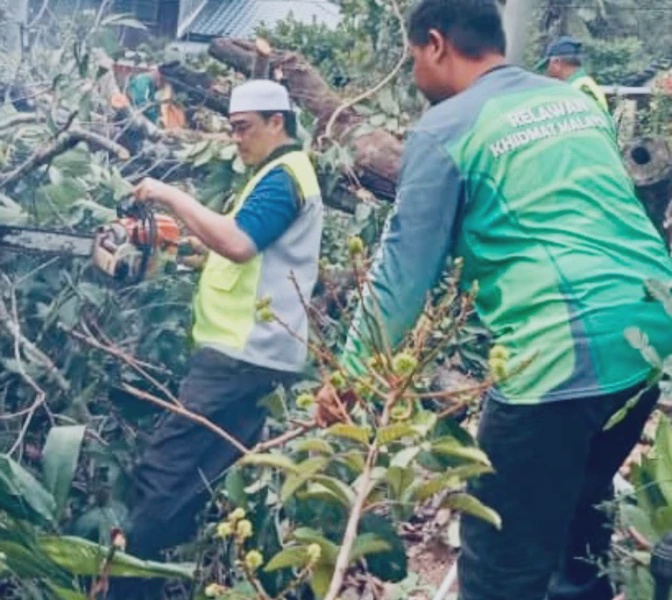 Image from: Hampir 150 Rumah Rosak Akibat Ribut, Mangsa Terima Bantuan Segera