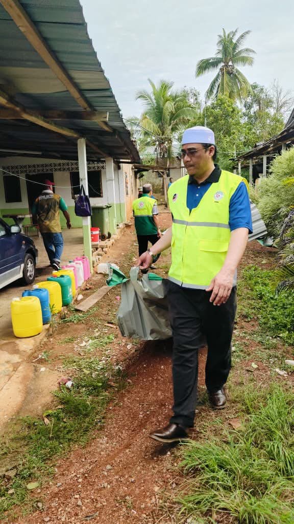 Image from: Hampir 150 Rumah Rosak Akibat Ribut, Mangsa Terima Bantuan Segera