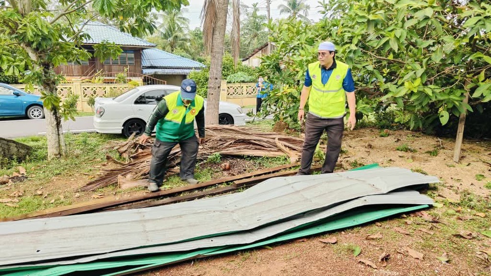 Image from: Hampir 150 Rumah Rosak Akibat Ribut, Mangsa Terima Bantuan Segera