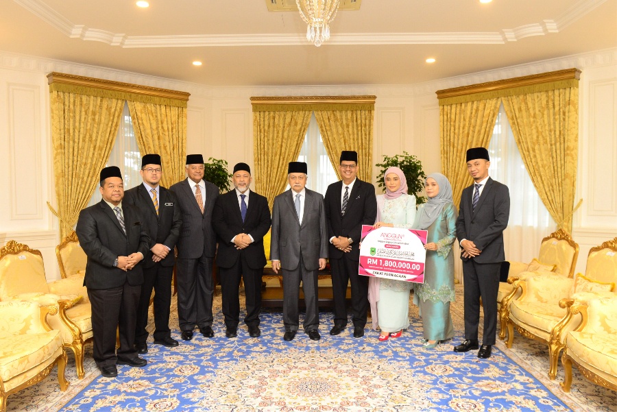 Image from: Bayar Zakat RM1.8 Juta, Disebalik Fenomena Anggun Cotton Collection, Tersimpan Strategi "Basic" Tapi Jadi