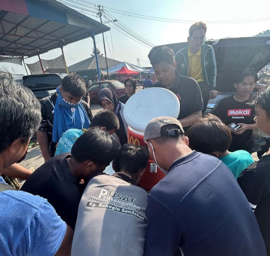 Image from: McDonald’s Bersama Komuniti Sandakan Pulih Pasca Kebakaran Kampung Bahagia