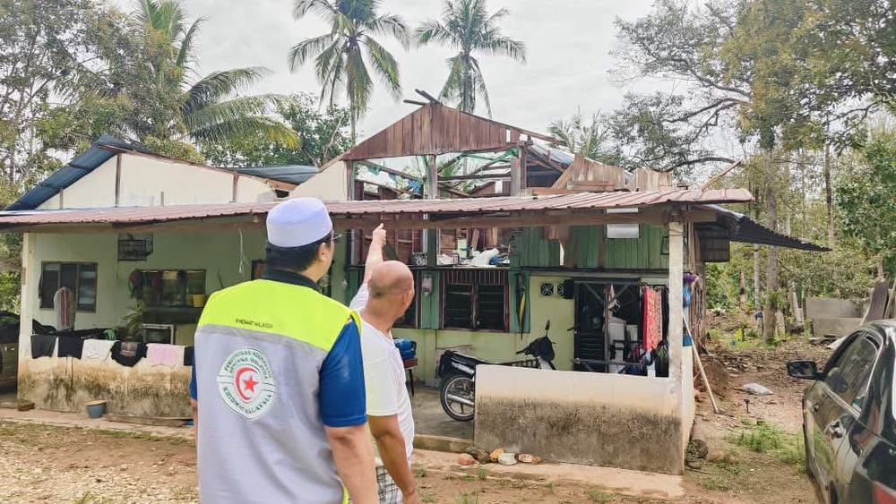 Image from: Hampir 150 Rumah Rosak Akibat Ribut, Mangsa Terima Bantuan Segera