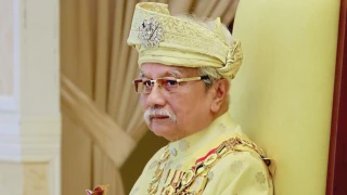 Image from: Saya Dititah Teruskan Tanggungjawab Sebagai Menteri Besar Negeri Sembilan - Aminuddin