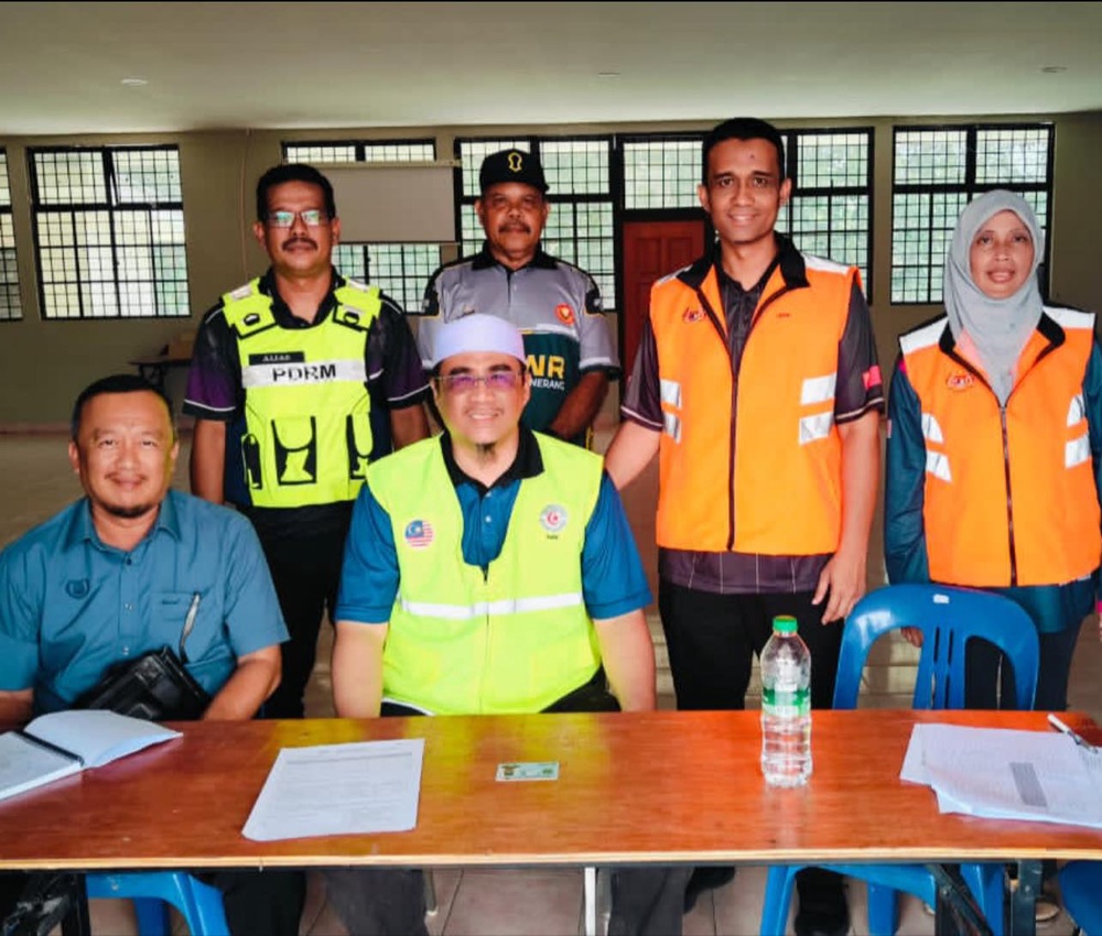 Image from: Hampir 150 Rumah Rosak Akibat Ribut, Mangsa Terima Bantuan Segera