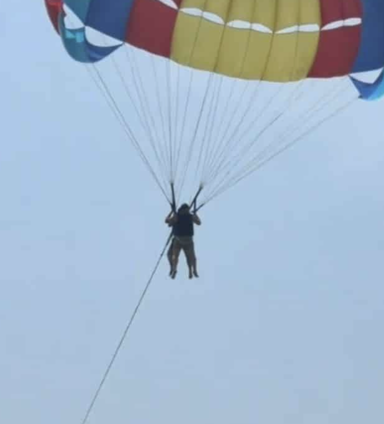 Image from: Tali Putus Terkena Kipas Bot, Pelancong Jatuh Ke Laut Ketika Parasailing
