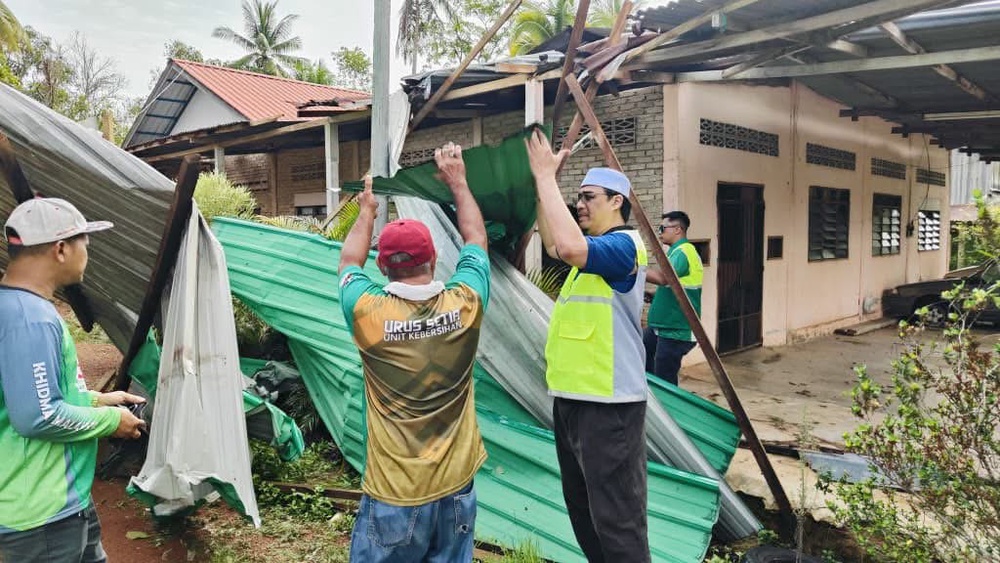 Image from: Hampir 150 Rumah Rosak Akibat Ribut, Mangsa Terima Bantuan Segera